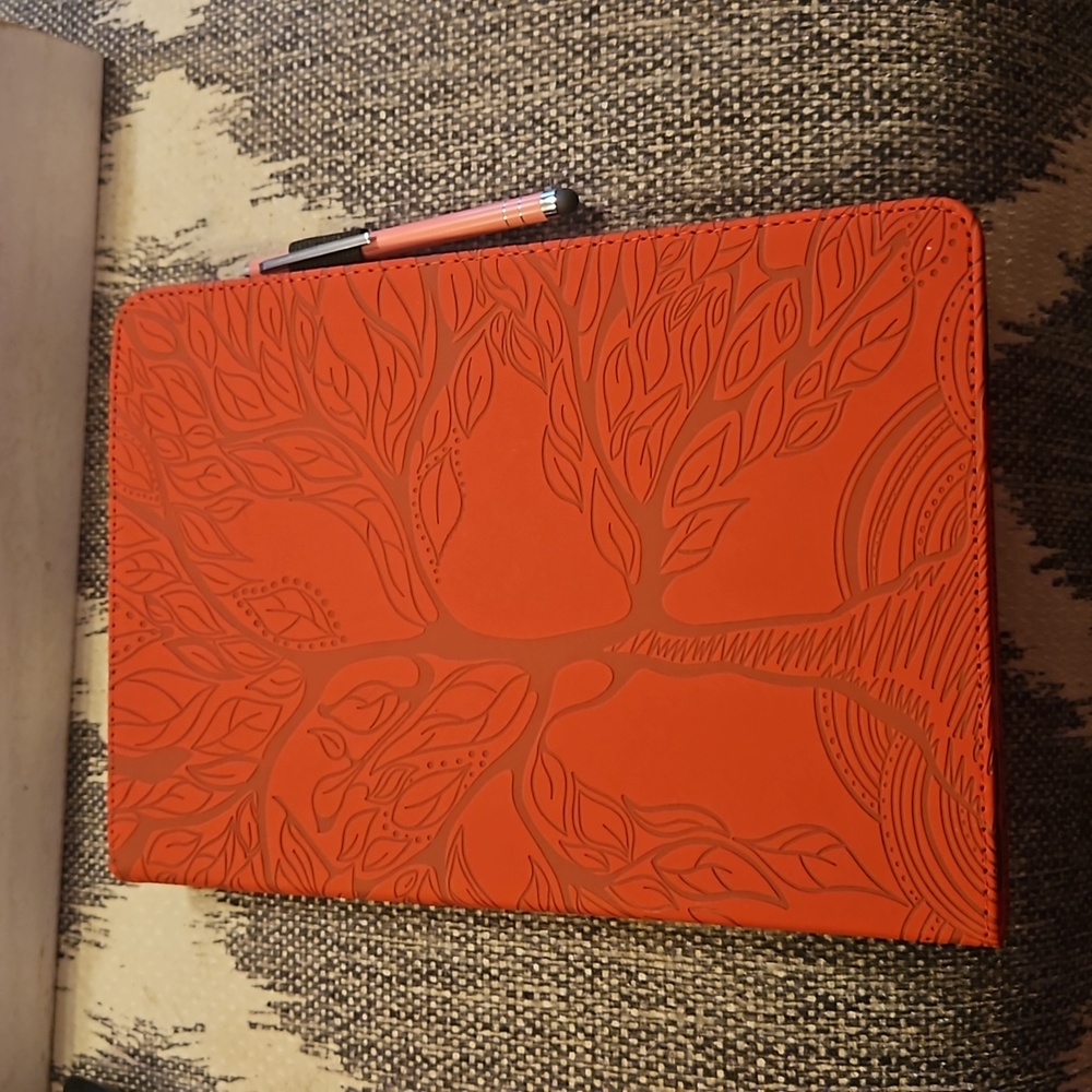 NWOT 9.7 inch  Life tree pattern smart folding tablet case cover